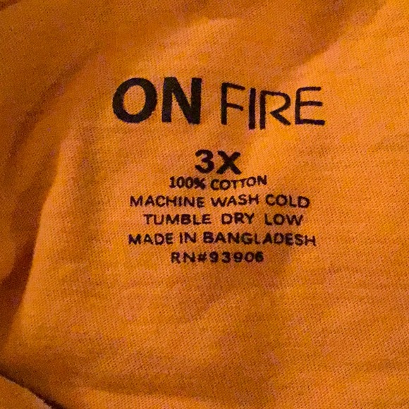 ON FIRE” TOP with an afro flair 3X fits 1X🌼🌸💕🌼 - Picture 3 of 3